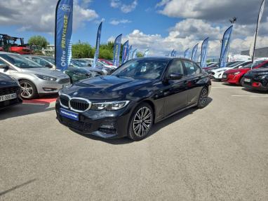 Voir le détail de l'offre de cette BMW Série 3 318dA MH 150ch M Sport de 2022 en vente à partir de 368.25 €  / mois