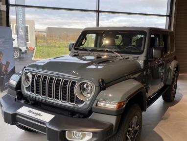 Voir le détail de l'offre de cette JEEP Wrangler 2.0 T 380ch 4xe Sahara Command Trac de 2024 en vente à partir de 77 999 € 