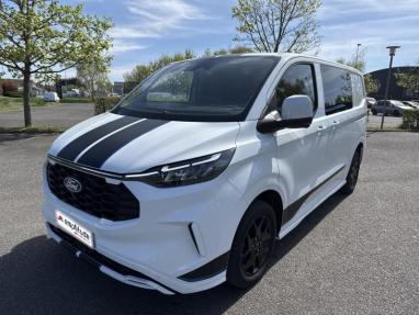 Voir le détail de l'offre de cette FORD Transit Custom Fg 320 L1H1 2.0 EcoBlue 170ch Cabine Approfondie Sport BVA8 de 2025 en vente à partir de 51 999 € 