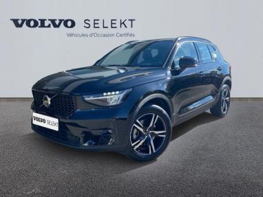Voir le détail de l'offre de cette VOLVO XC40 B4 197ch Plus DCT 7 de 2022 en vente à partir de 422.43 €  / mois