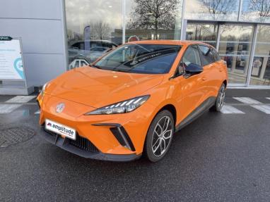Voir le détail de l'offre de cette MG MOTOR MG4 EV 204ch - 64kWh Luxury MY23 de 2025 en vente à partir de 28 499 € 